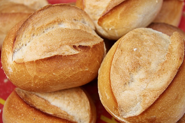 Evde Kolay Ekmek Yapılışı: Adım Adım Tarif Evde Kolay Ekmek Yapılışı: Adım Adım Tarif